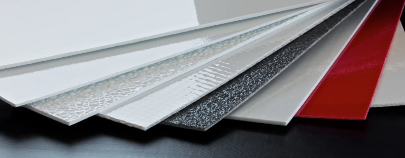 GRP chỉ dùng sợi thủy tinh, còn FRP có thể dùng nhiều loại sợi khác nhau.